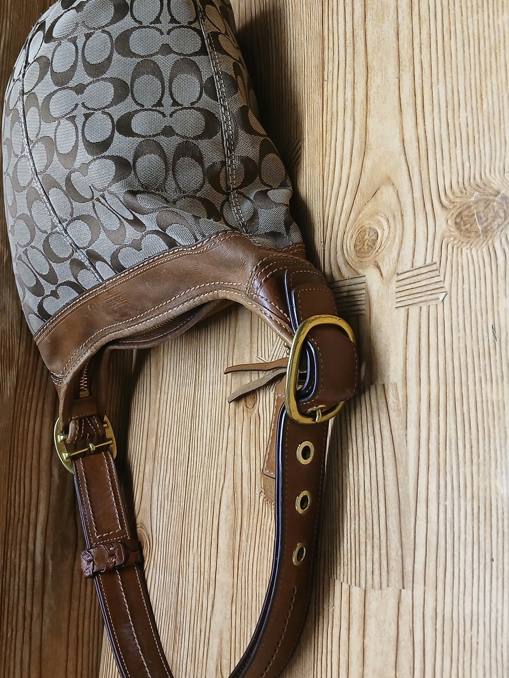 Vintage Coach Legacy Signature Canvas Shoulder Bag in Brown and Tan - Picture 8 of 12